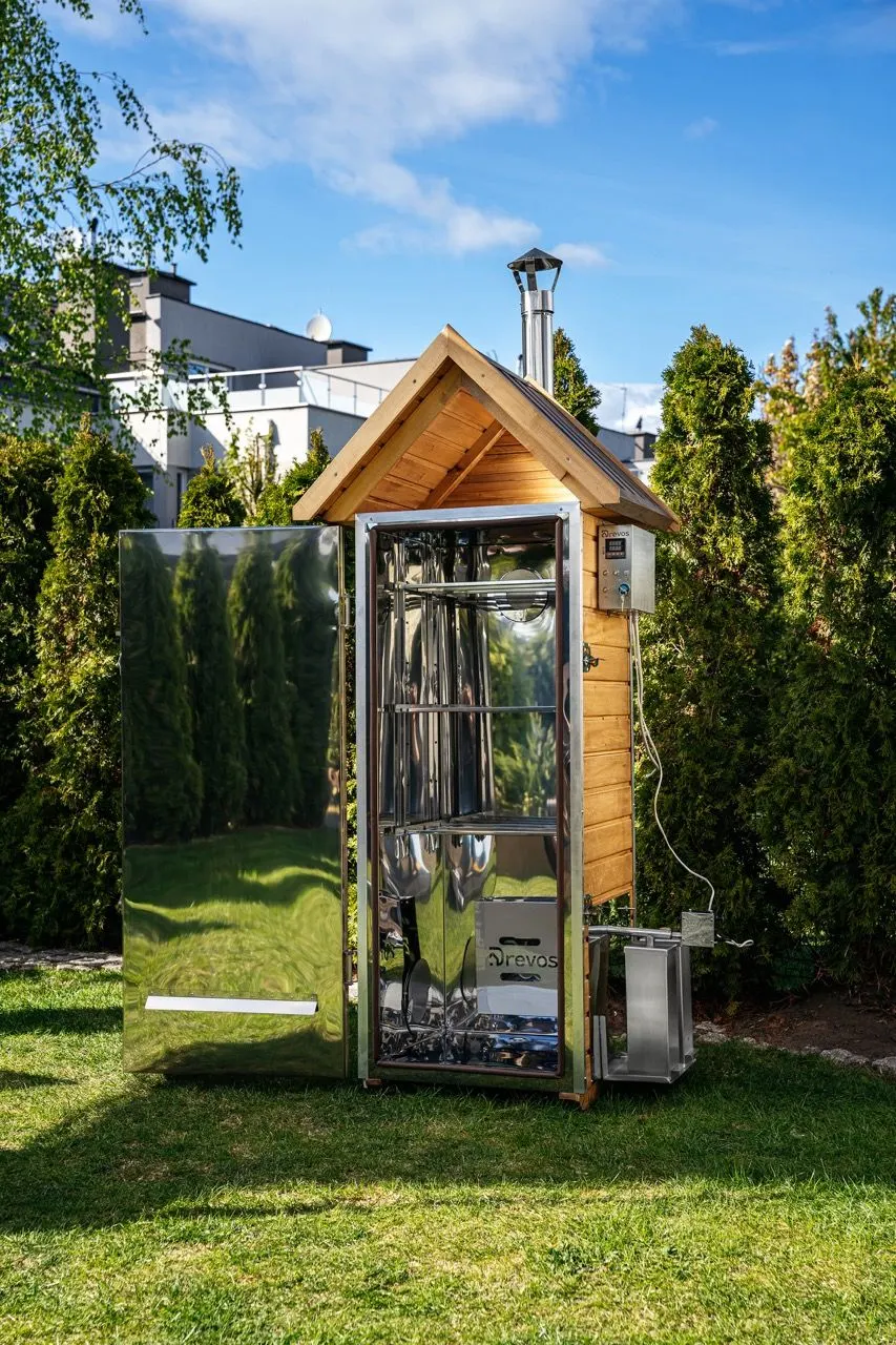 Widok z otwartymi drzwiami