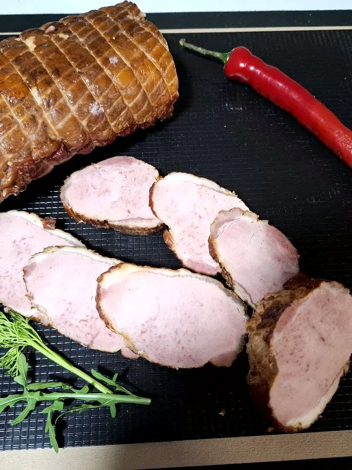 Schab pokrojony w plasterki - na stół, wędzarnia DREVOS Smoke Chamber 50